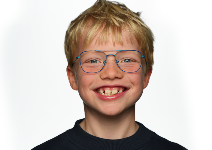 Jongen met bril